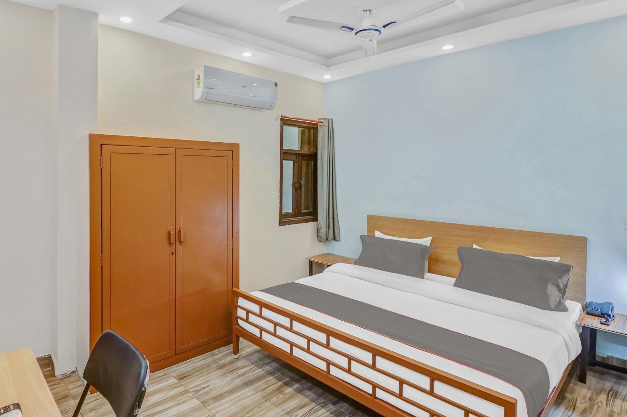 Super Capital O Moody Inn Делі Екстер'єр фото