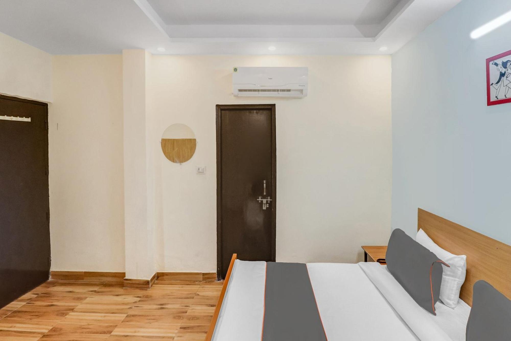 Super Capital O Moody Inn Делі Екстер'єр фото
